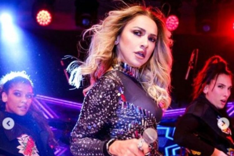 Hadise'den beklenen paylaşım geldi: Uzun s&uuml;redir k&uuml;s olan anne-kız barıştı