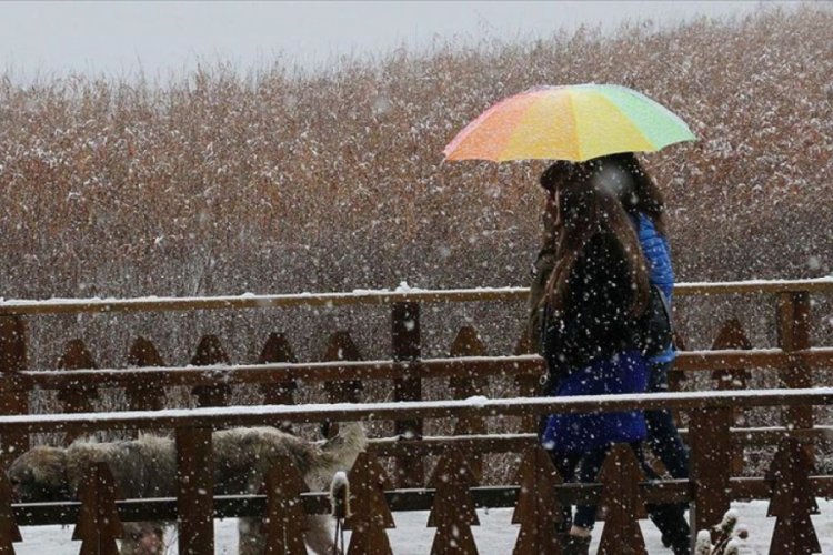 Ilgaz, Kartepe, Abant ve D&uuml;zce yaylalarına mevsimin ilk karı d&uuml;şt&uuml;