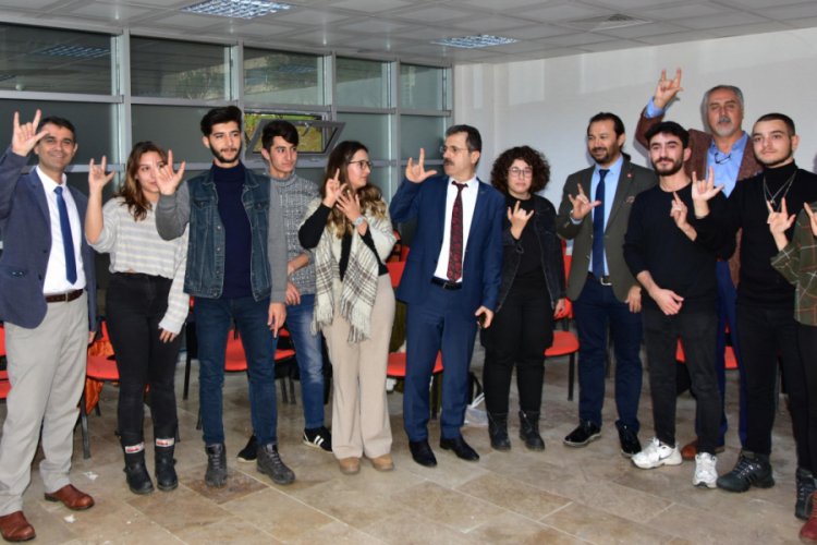 Muhammet i&ccedil;in işaret dili &ouml;ğreniyorlar