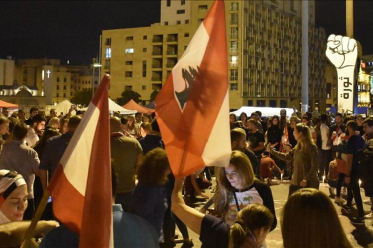 L&uuml;bnan'ın bir &ccedil;ok kentinde ekonomik durum protesto edildi