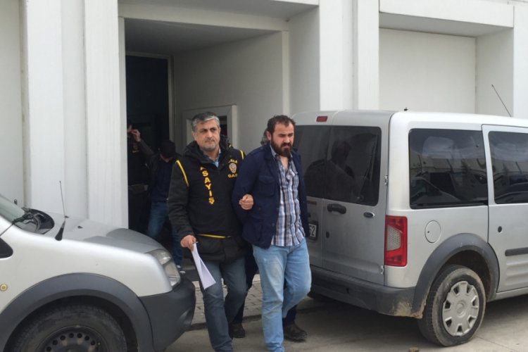 Bursa'da 5 kilo altın &ccedil;alan soyguncular, kuyumcunun zararını &ouml;deyince tahliye edildi