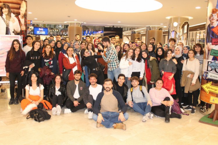 Kadına y&ouml;nelik şiddeti canlandırdılar, lin&ccedil; edilmekten zor kurtuldular