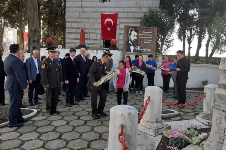 Namık Kemal mezarı başında anıldı