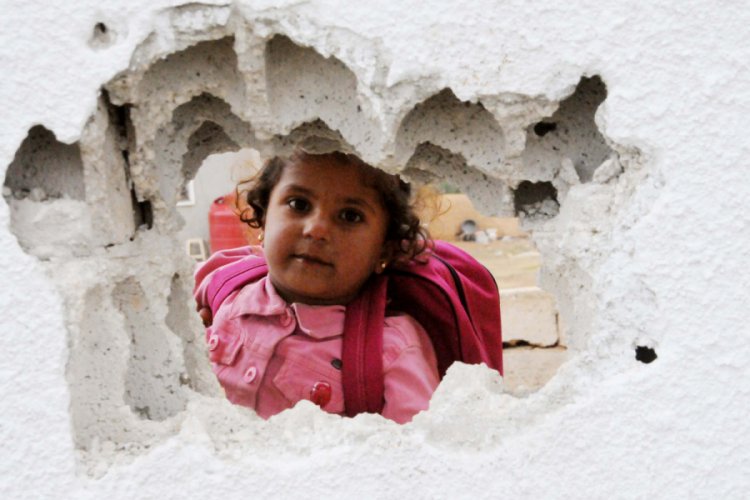 Tel Abyad'da ter&ouml;ristlerin tahrip ettiği okul onarılarak eğitime a&ccedil;ıldı