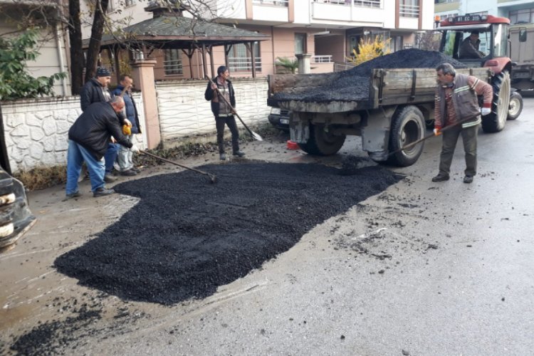 Kar yağıncaya kadar asfalt yamaya devam