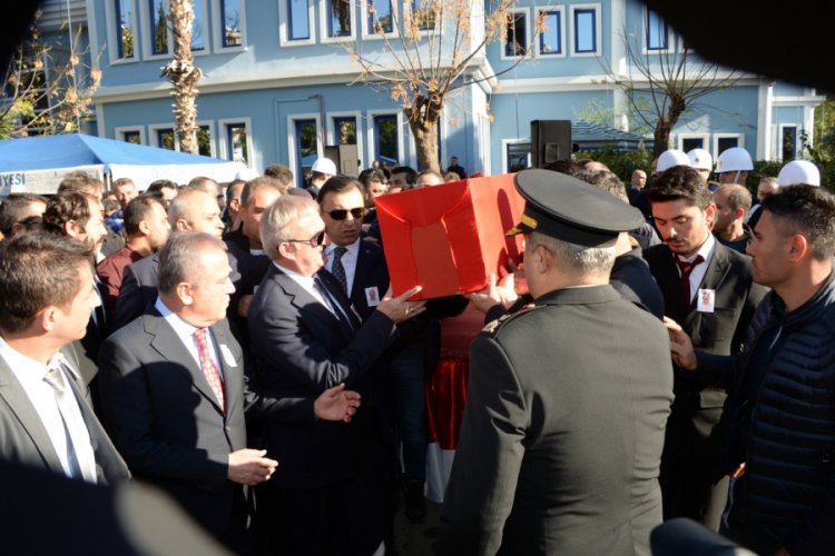 G&ouml;revi başında kalp krizi ge&ccedil;irerek hayatını kaybeden polis memleketine uğurlandı