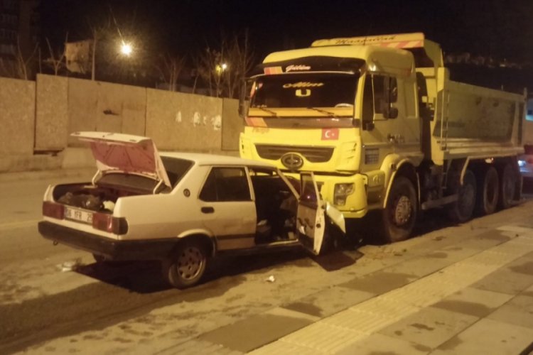 Ankara'da trafik kazası: 1'i ağır, 2 yaralı