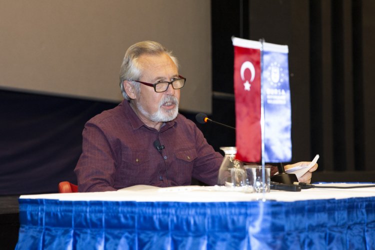 Bursalı yazar Hasan Erdem: "Yakın tarihi yazmam, &ccedil;&uuml;nk&uuml; &uuml;z&uuml;l&uuml;yorum"