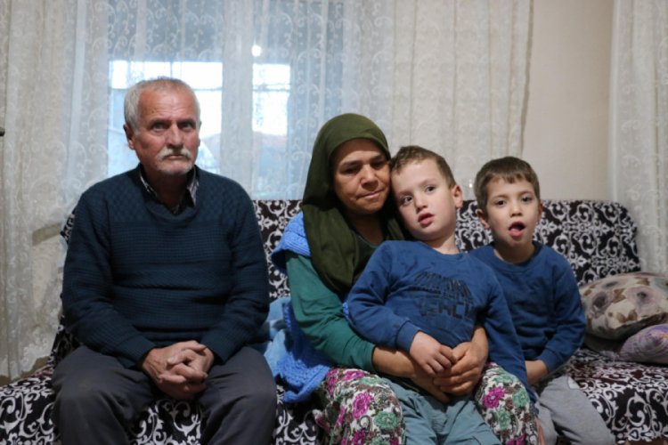 Soma maden şehidinin &ccedil;ocuklarının y&uuml;rek burkan dramı