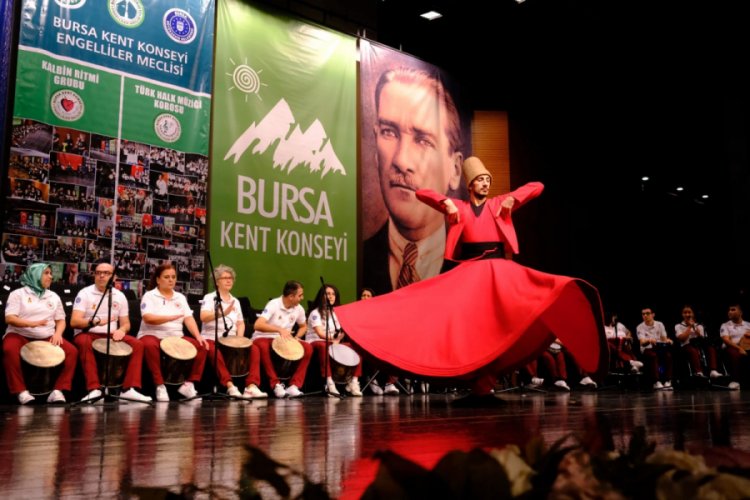 Bursa'da engelsiz nağmelere b&uuml;y&uuml;k alkış