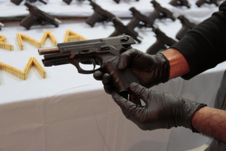 Jandarma baskın yaptığı yerlerde cephanelik ele ge&ccedil;irdi