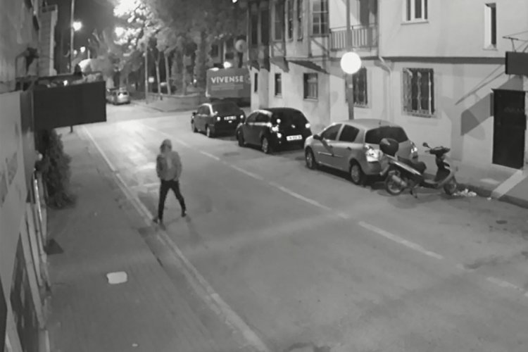 Bursa'da hırsız iş yeri sahibini bile şok etti