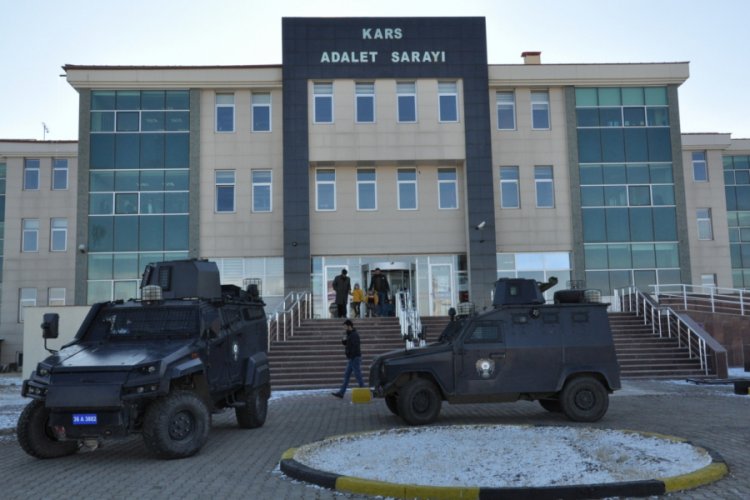 PKK/KCK operasyonunda g&ouml;zaltına alınan 7 kişi adliyeye getirildi