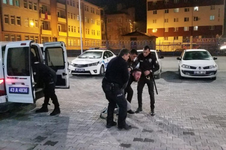 Ağabeyi, yengesi ve yeğenlerine bı&ccedil;akla saldırdı