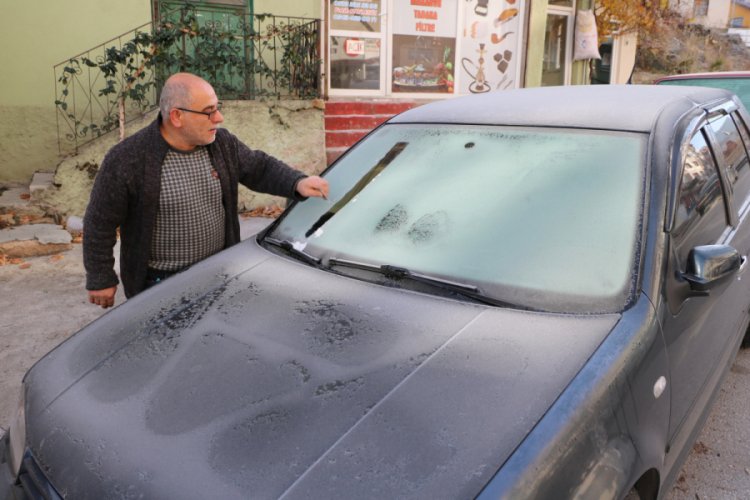 Soğuk hava ara&ccedil; camlarını ve &ccedil;eşmeleri dondurdu