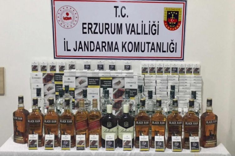 Valize saklanmış 102 şişe ka&ccedil;ak alkol ele ge&ccedil;irildi