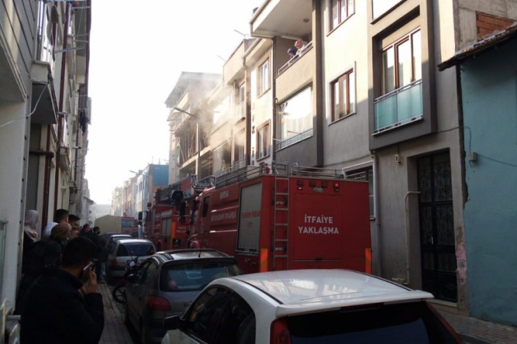 Bursa'da 'şeytanı yakıyorum' diyerek evini yaktı