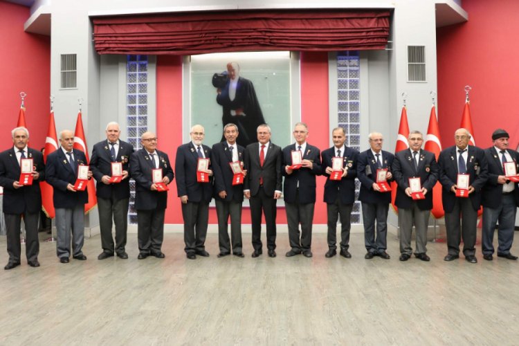 Manisalı Kıbrıs gazilerine madalya t&ouml;reni