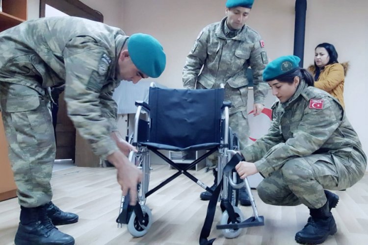 Mehmet&ccedil;ik'ten Kosovalı engellilere tekerlekli sandalye