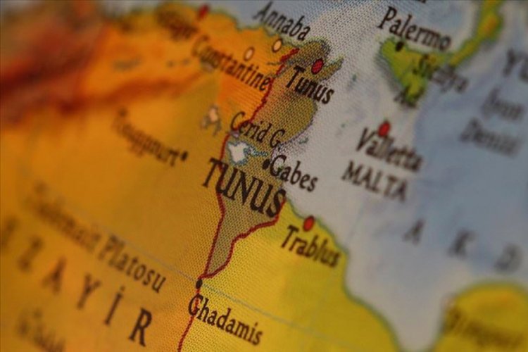 Tunus'ta ekonomik sıkıntı yaşayan gencin intiharı sokakları hareketlendirdi