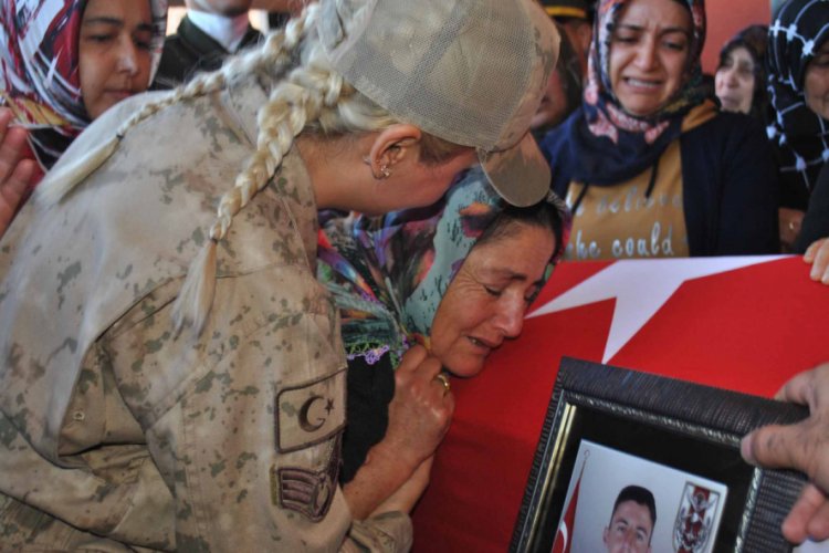 Şehit Uzman &Ccedil;avuş memleketinde toprağa verildi