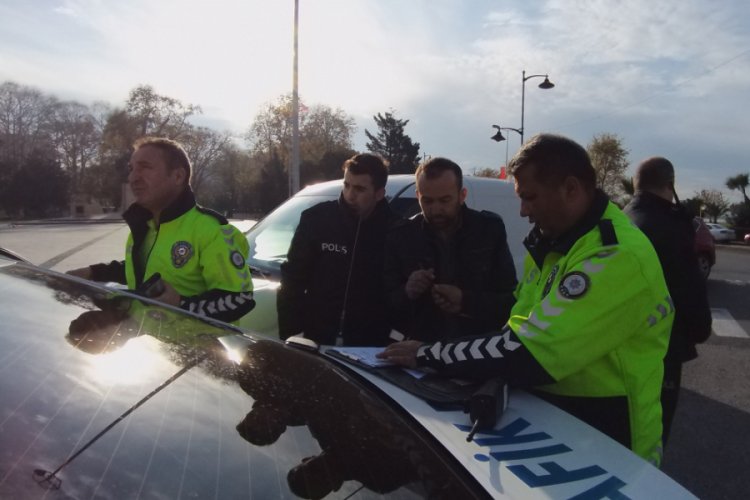Alkoll&uuml; s&uuml;r&uuml;c&uuml; bisikletliye &ccedil;arptı
