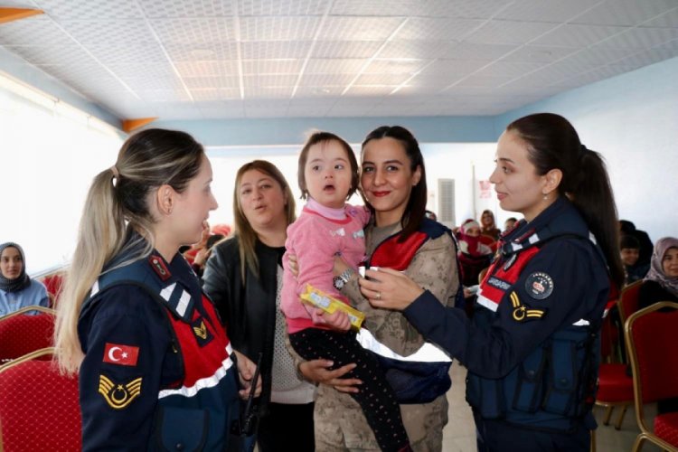 Elazığ'da Jandarma personeli &ouml;zel &ccedil;ocuklarla bir araya geldi