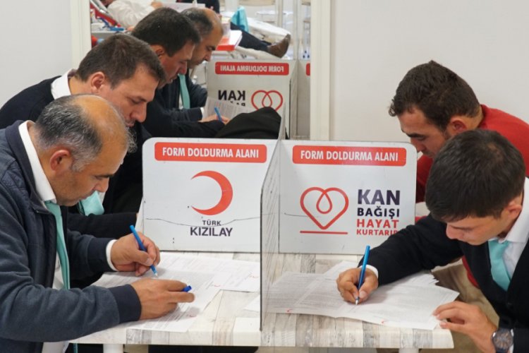 Halk otob&uuml;s&uuml; şof&ouml;rleri kan bağışında bulundu