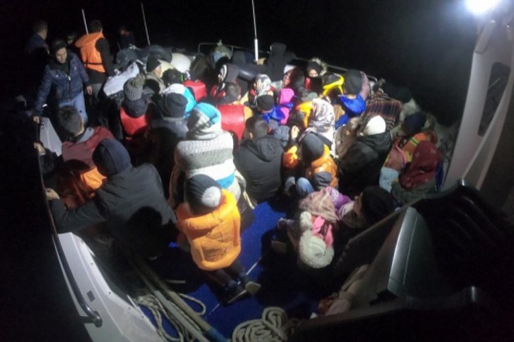 &Ccedil;anakkale'de lastik botta 23'&uuml; &ccedil;ocuk, 44 ka&ccedil;ak g&ouml;&ccedil;men yakalandı