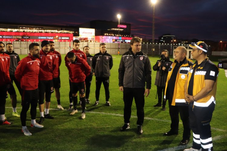 Samsunspor'dan 112'nin 25. yıl d&ouml;n&uuml;m&uuml;nde 'Yaşama Yol Ver' &ccedil;ağrısı