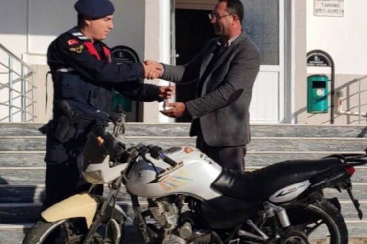Jandarma &ccedil;alınan motoru sahibine teslim etti
