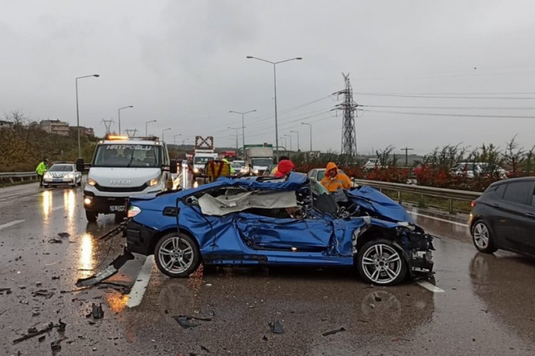 Bursa'da lüks otomobil sürücüsü sıkışarak öldü