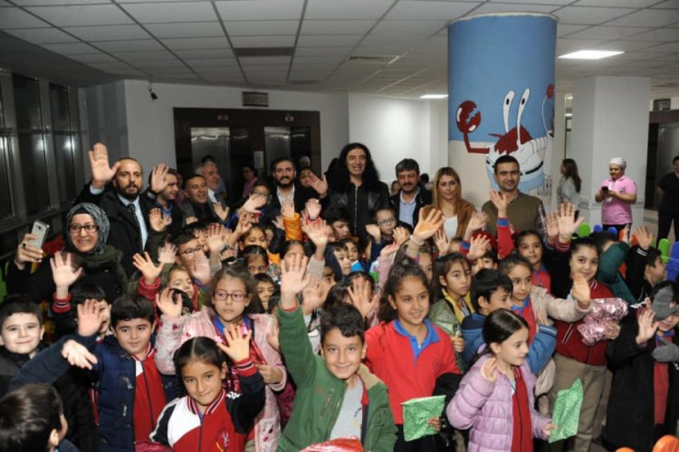 &Uuml;nl&uuml; Sanat&ccedil;ı Murat Kekilli Aydın'da onkoloji hastası &ccedil;ocuklarla buluştu