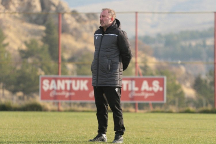 Yeni Malatyaspor'da kayısı ikramlı antrenman