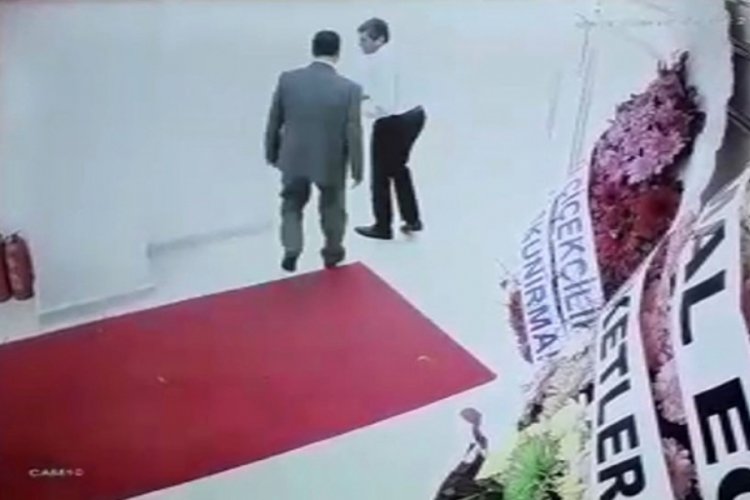 D&uuml;ğ&uuml;n salonlarına dadanan sahte garson d&uuml;ğ&uuml;n sahiplerinden bahşiş topluyor