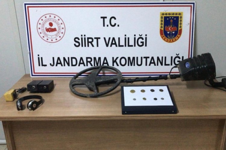 8 adet tarihi sikke ele ge&ccedil;irildi