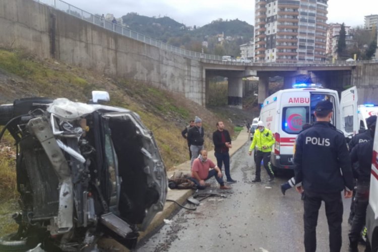 Yoldan &ccedil;ıkan otomobil takla attı: 3 yaralı