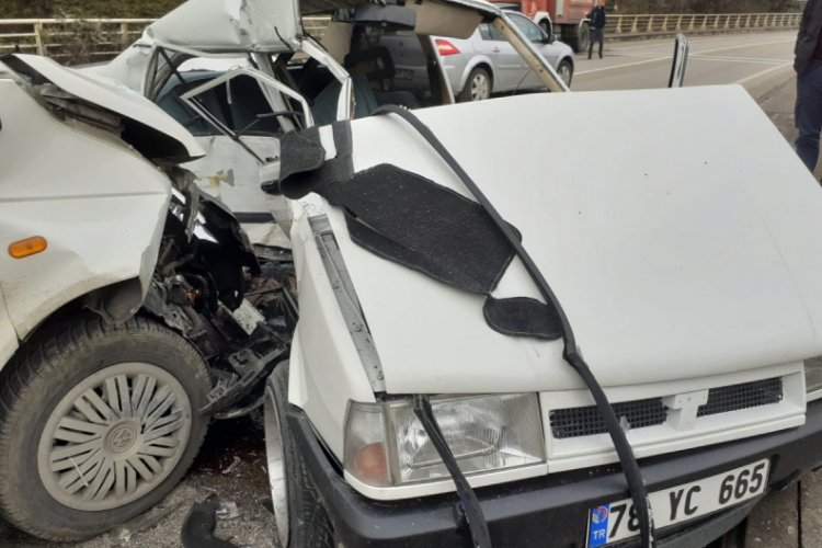 Hurdaya d&ouml;nen otomobilin s&uuml;r&uuml;c&uuml;s&uuml; &ouml;l&uuml;mden d&ouml;nd&uuml;
