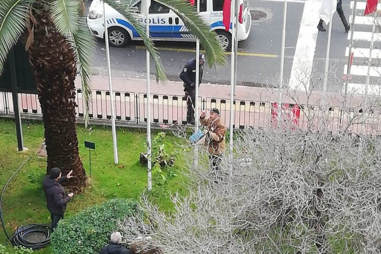 Kamulaştırma parasını alamadığını iddia etti, kendini yakmak istedi