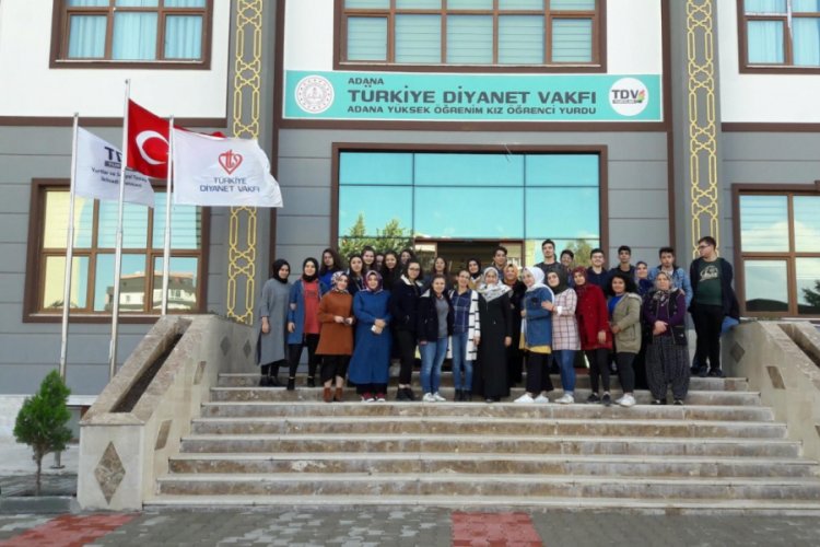 &Ouml;ğrenciler okul bah&ccedil;elerine fidan dikti