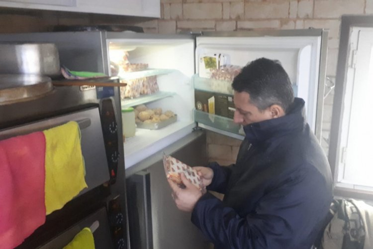 Denetimdeki zabıtaları şok eden g&ouml;r&uuml;nt&uuml;ler