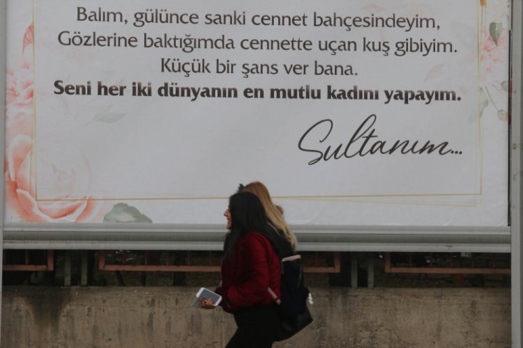 Aşkını ilanla duyuran kişi merak konusu oldu
