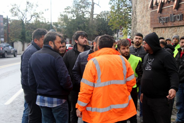 Maaşlarını alamadıklarını &ouml;ne s&uuml;ren metro iş&ccedil;ilerinden eylem