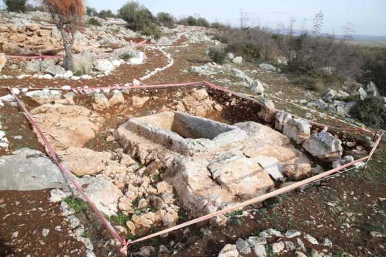 Bursa Nil&uuml;fer'den G&ouml;lyazı Nekropol kitabı
