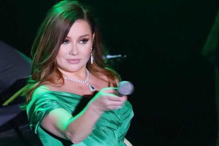 Deniz Seki sahnede ustası Sezen Aksu'yu unutmadı