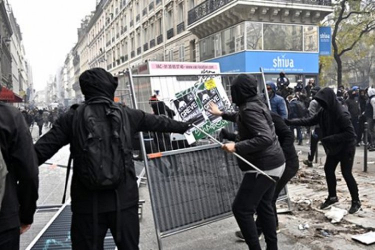 Fransa'daki emeklilik reformu protestoları yer yer şiddete d&ouml;n&uuml;şt&uuml;