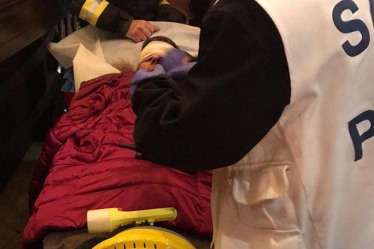 Paris'te polisin attığı gaz kaps&uuml;l&uuml; AA foto muhabirini yaraladı