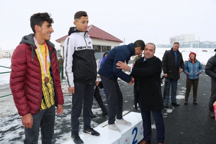 Okul sporları kros yarışmaları yapıldı