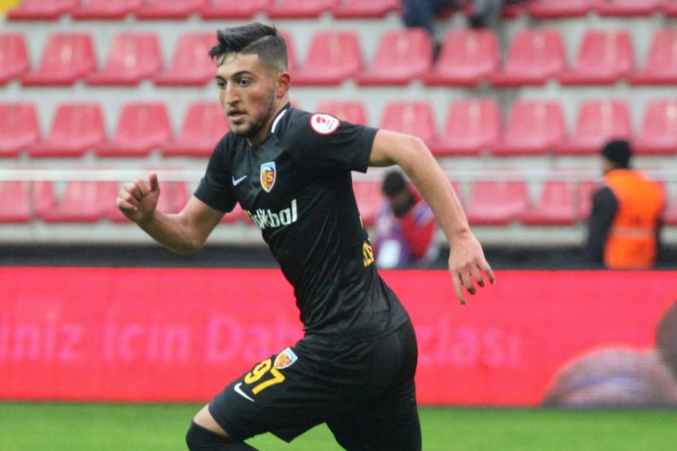 İmzayı attı, ilk ma&ccedil;ına &ccedil;ıktı