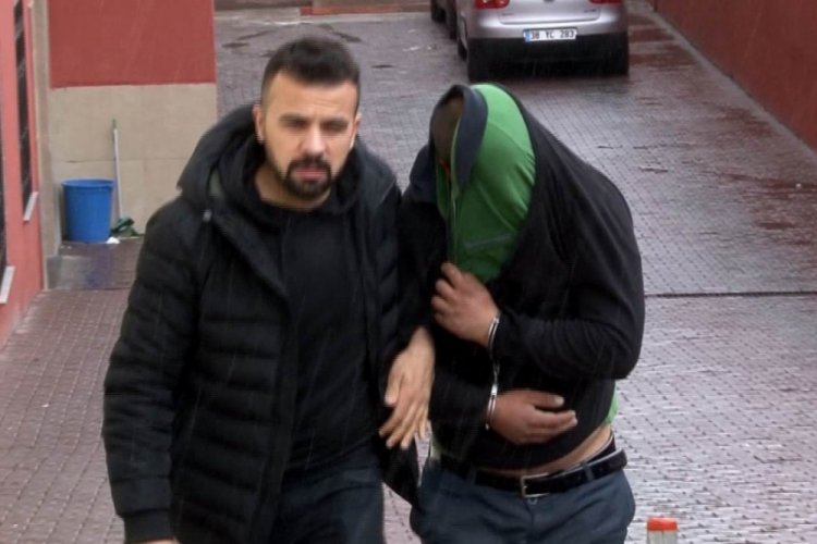 Yakalanacaklarını anladılar, polise demir &ccedil;ubuk ve levye ile saldırdılar